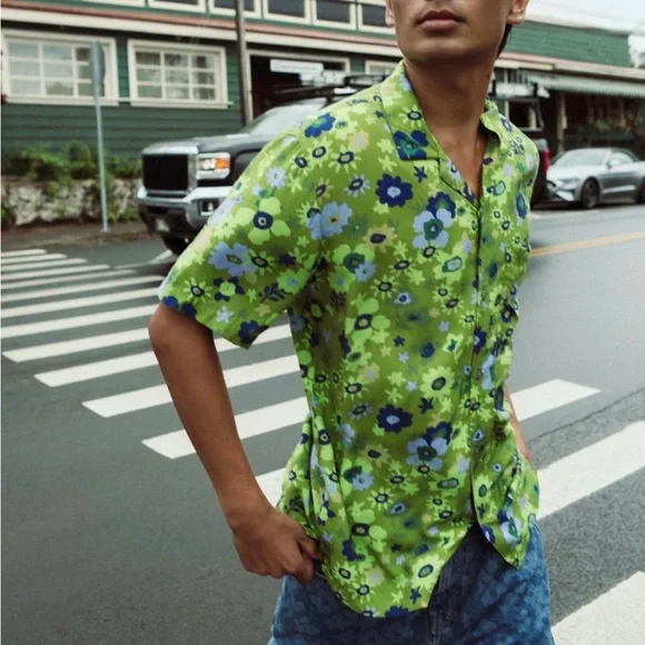 URBAN OUTFITTERS Drawn Ditsy Print Camp Shirt - Picture 2 of 6